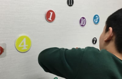 さんSUNアフタースクールではコミュニケーションを重視した運動、学習の指導を行っています